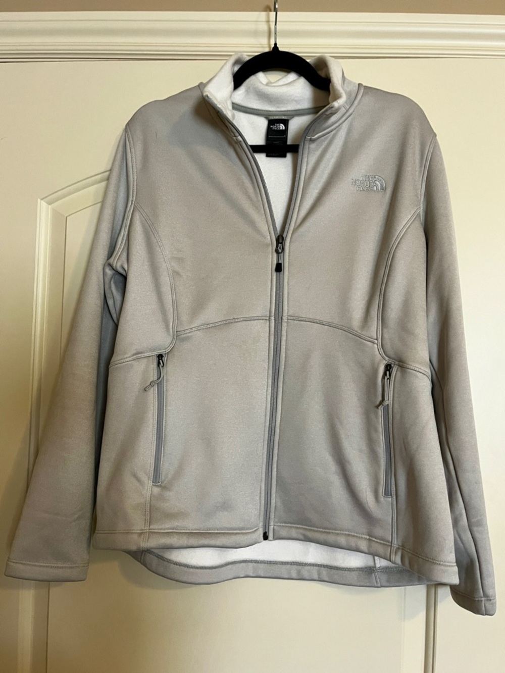 The North Face Women's Light Gray Full-Zip Teddy Fleece Jacket- never worn